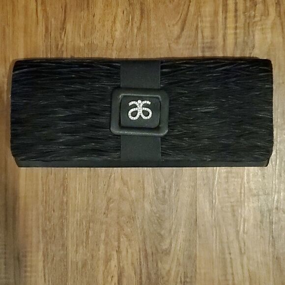 3/$30 Rectangular silk clutch purse NWOT 10 7/8 inches long 4.5 inches wide - Picture 1 of 5